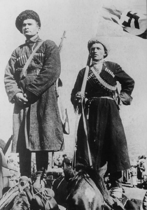 Кавалеристы Вермахта, набранные из коллаборационистов на Восточном фронте. 1943 г.