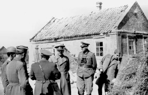 Румынские и немецкие офицеры на Восточном фронте. 1942 г.
