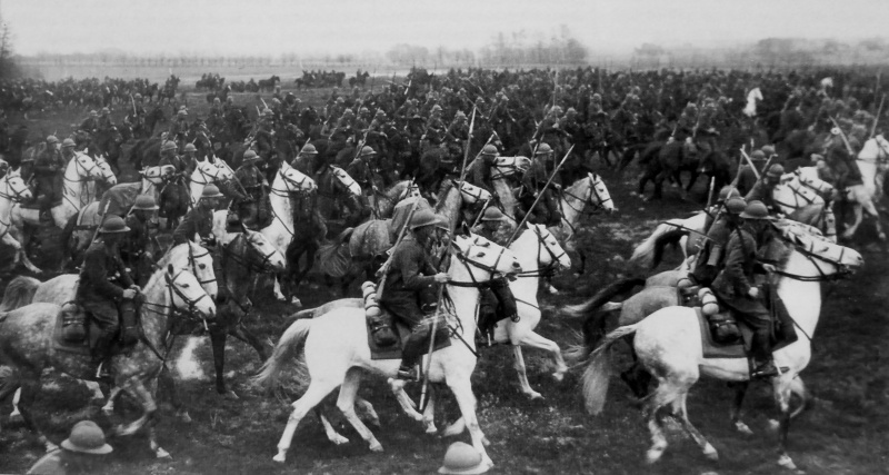 Польские кавалеристы во время учений на берегу реки. Апрель 1939 г. 