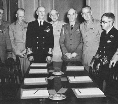 Военные участники переговоров. 