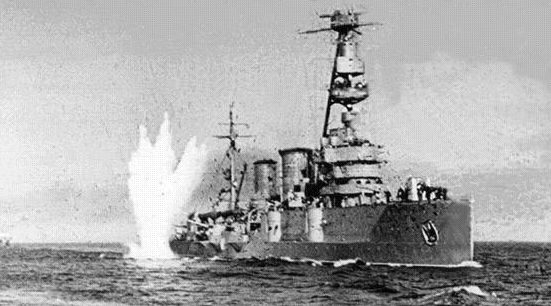 Крейсер «Красный Крым» под обстрелом. 