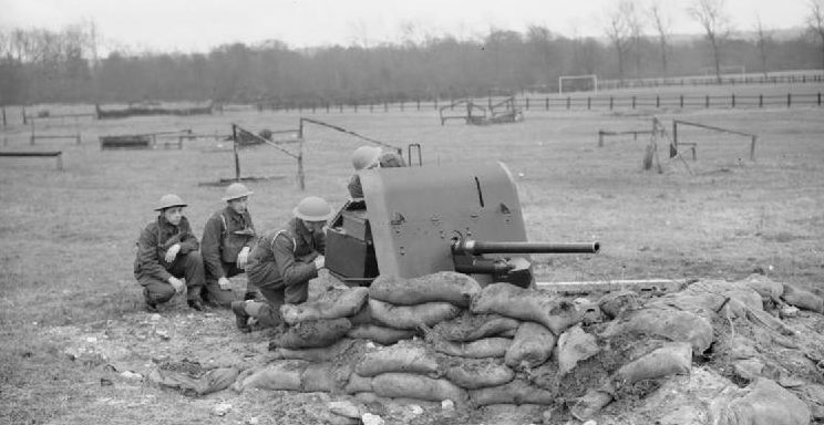 Артиллеристы 1-го противотанкового полка на учениях. Олдершот, декабрь 1939 г.
