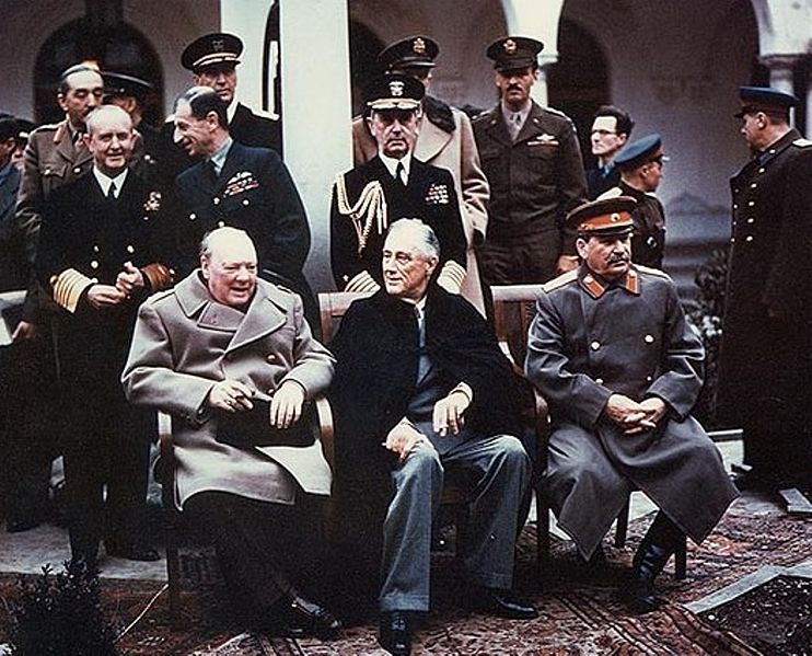 Черчилль, Рузвельт и Сталин у Ливадийского дворца. Февраль 1945 г.