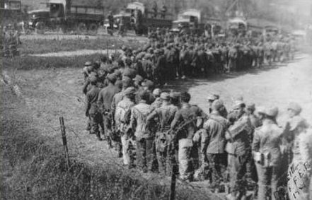 Немецкая 148-я пехотная дивизия сдается в плен бразильским войскам. 