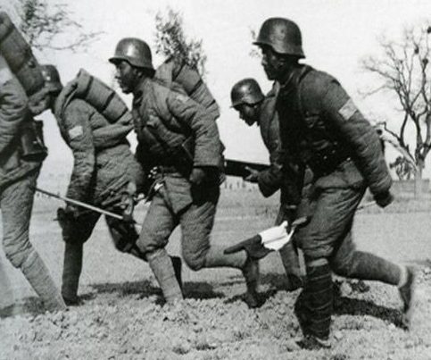 Атака китайских солдат. Декабрь 1939 г. 