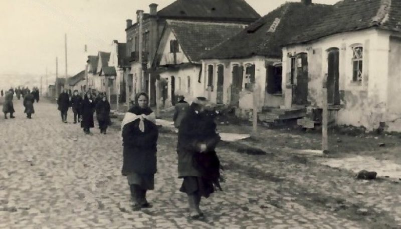 В оккупированном городе. 1941 г.