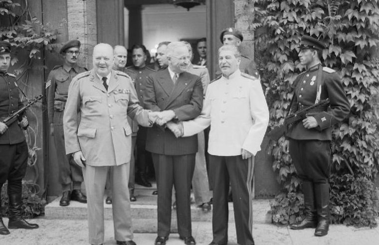 У. Черчилль, Г. Трумэн, И. В. Сталин. Потсдам, 23 июля 1945 года.