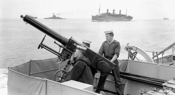 Зенитное орудие на борту эсминца «Kempenfelt», сопровождающего конвой войск по пути из Галифакса в Великобританию. 10 июля 1940 года.