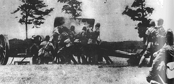Японские войска обстреливают Ваньпин. 1937 г. 