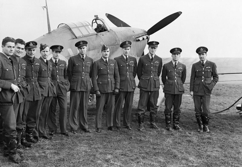 Пилоты эскадрильи № 1 RCAF в Великобритании. Октябрь 1940 г.