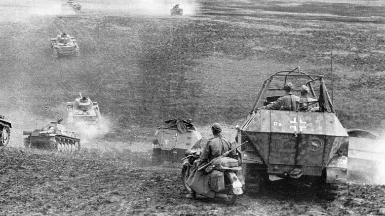 Бронетехника 24-й танковой дивизии у Сталинграда. Июль 1942 г.