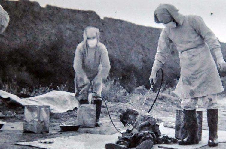 Японские ученые проводят опыты с бактериологическим оружием на китайских детях. Провинция Цзилинь, ноябрь 1940 г. 