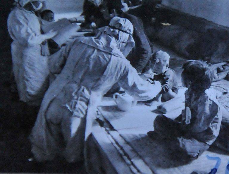 Японские ученые проводят опыты с бактериологическим оружием на китайских детях. Провинция Цзилинь, ноябрь 1940 г. 
