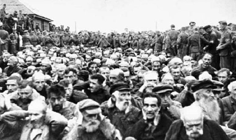 Евреи на Сенном базаре. 7 августа 1941 г.