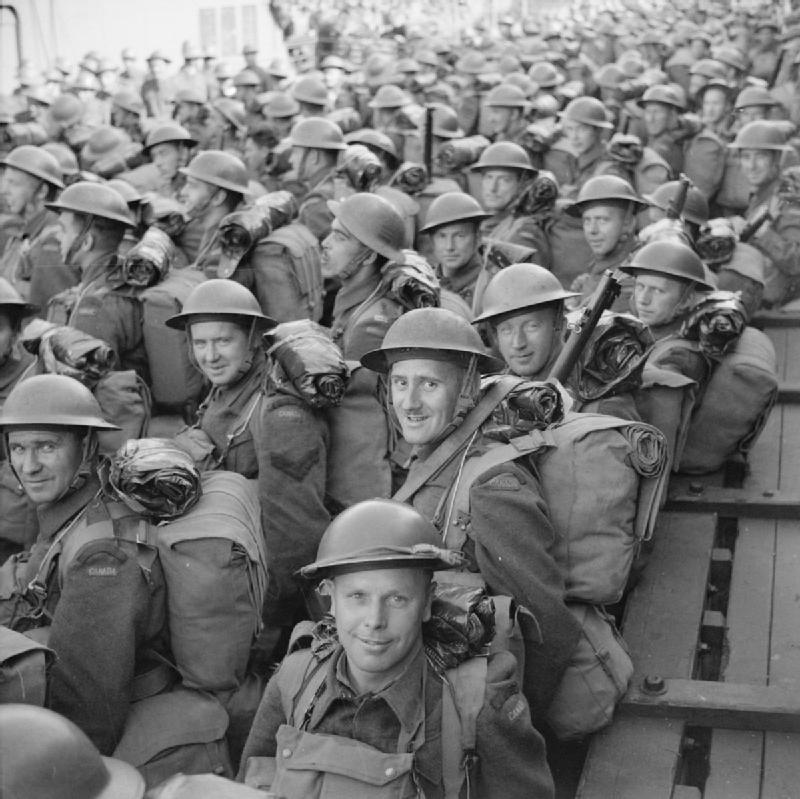 Канадские солдаты прибыли в Шотландию. 30 июня 1941 г. 