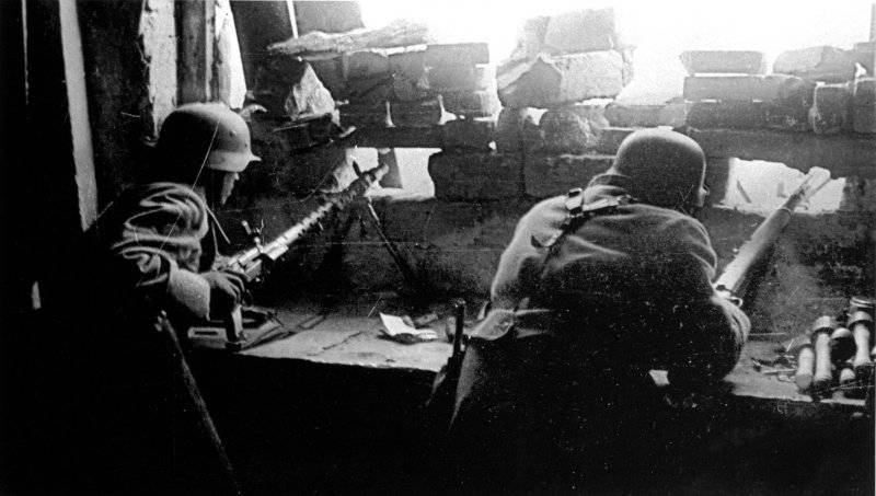 Немцы в обороне. 1942 г. 