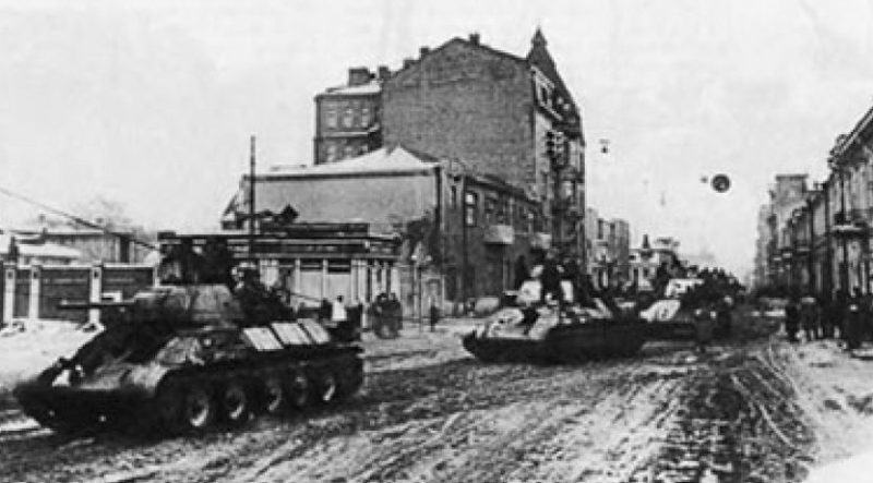 Красная Армия входит в город. Март 1944 г.