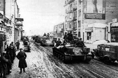 Красная Армия входит в город. Март 1944 г. 