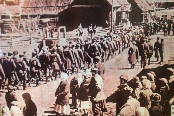 Красная Армия входит в город. Март 1944 г. 