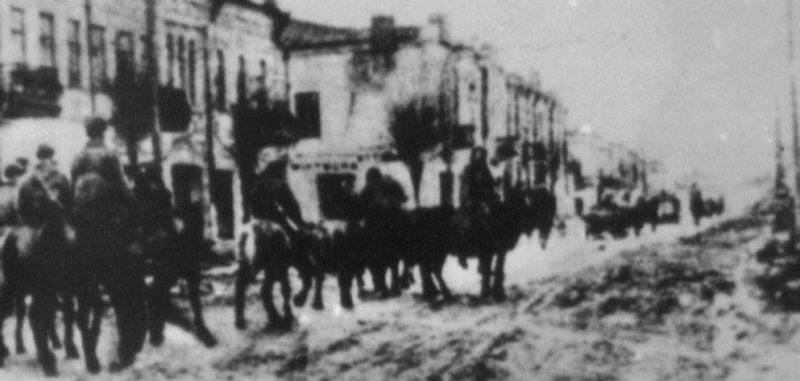 Красная Армия входит в город. Март 1944 г.