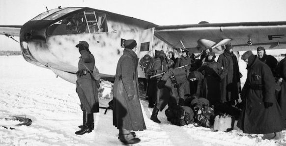 Эвакуация солдат планером из Демянского «котла». Февраль 1942 г.