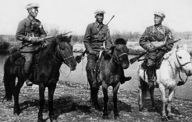 Монгольские кавалеристы на Халхин-Голе.