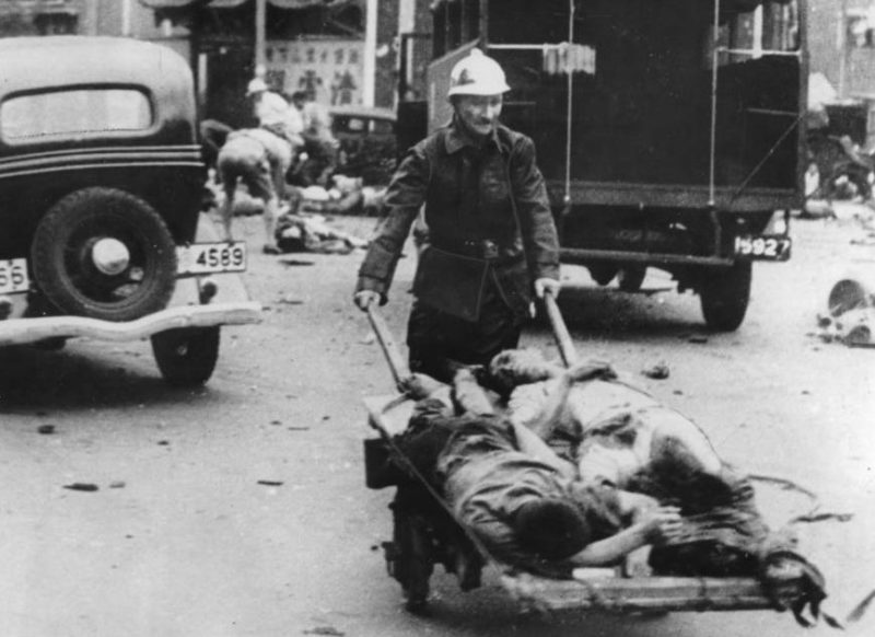 Жертвы японского авианалета. Шанхай, 14 августа 1937 г.