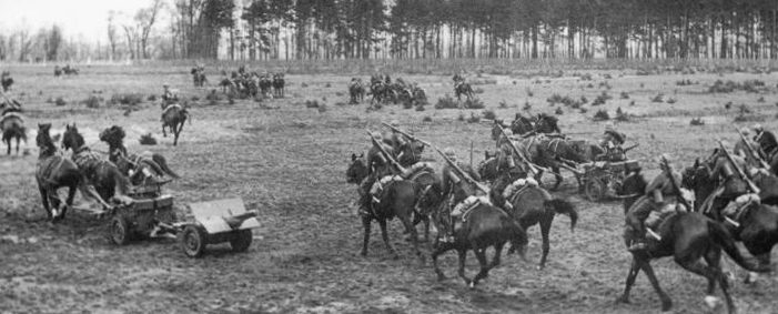 Великопольская кавалерийская бригада с противотанковым орудием в битве при Бзуре. 