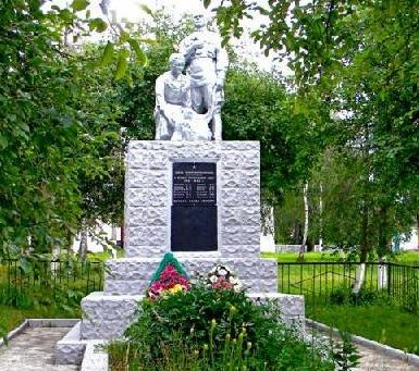  с. Малая Локня Суджанского р-на. Памятник, установленный на братской могиле, в которой захоронено 85 советских воинов, в т.ч. 72 неизвестных.