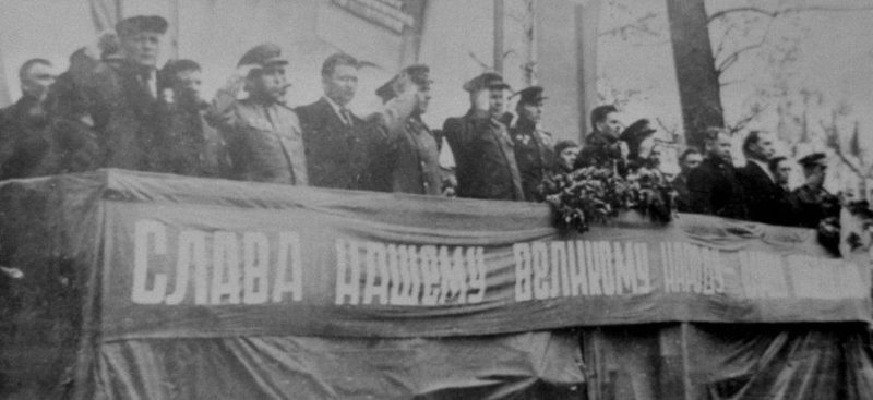 Митинг в честь освобождения города. Март 1944 г.