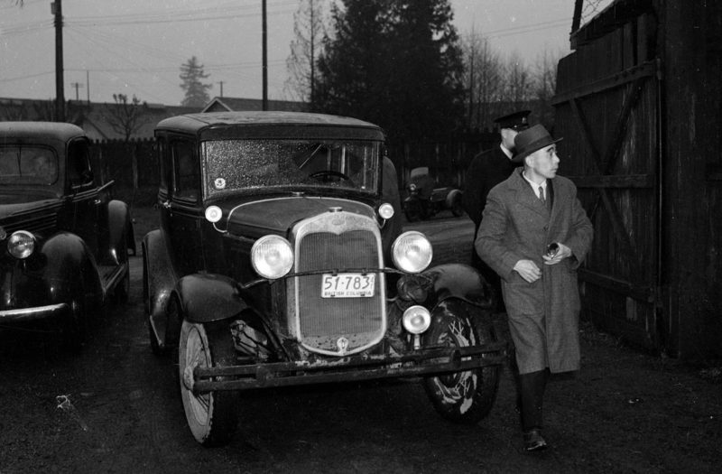 Конфискованные автомобили у интернированных японцев. Май 1942 г.