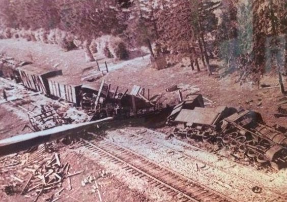 Разрушения на железной дороге. 1944 г. 