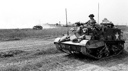 Бронетранспортеры 4-й канадской бронетанковой дивизии. Синт, Франция. 8 августа 1944 г. 