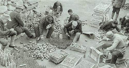 Кустарное производство ручных гранат в китайской армии. 1942 г. 