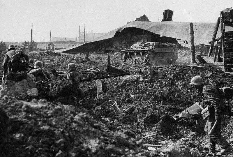 Немцы в бою за город 1942 г. 