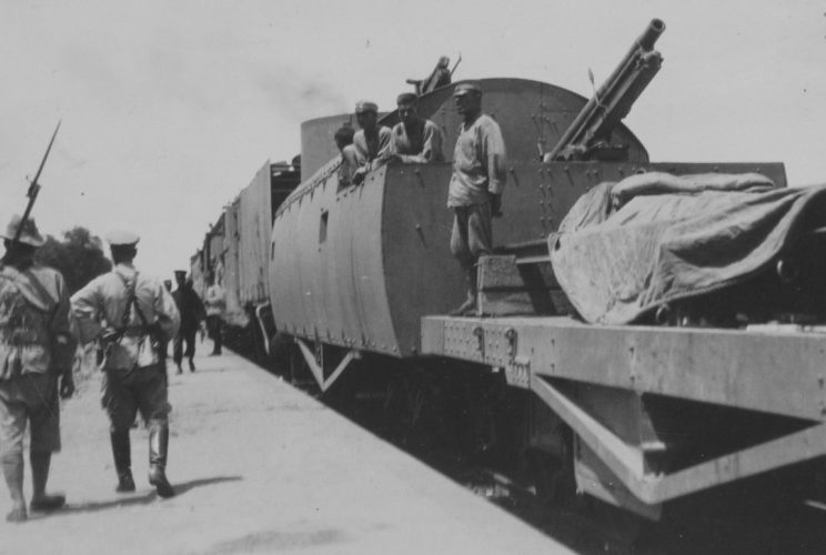 Японский бронепоезд на железнодорожной станции в Китае. 1937 г. 