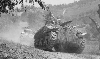 Танки 1-й канадской бронетанковой бригады в Нормандии. 26 августа 1944 г.