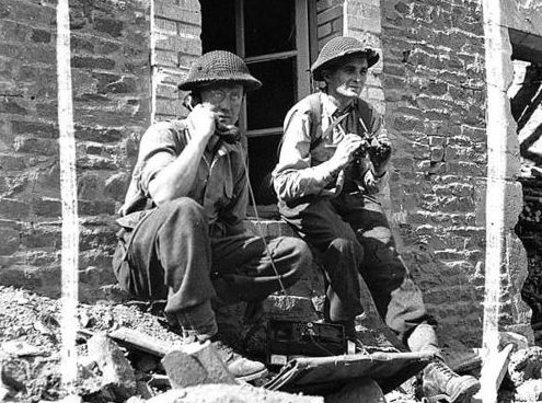 Канадцы корректируют минометный огонь. Фалеза, август 1944 г. 