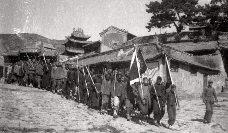 Солдаты-монахи в графстве Утай. Ноябрь 1937 г.