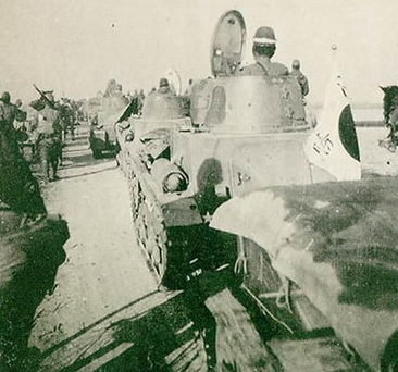 Японские танки по пути из Ханчжоу в Нанкин. 1937 г. 