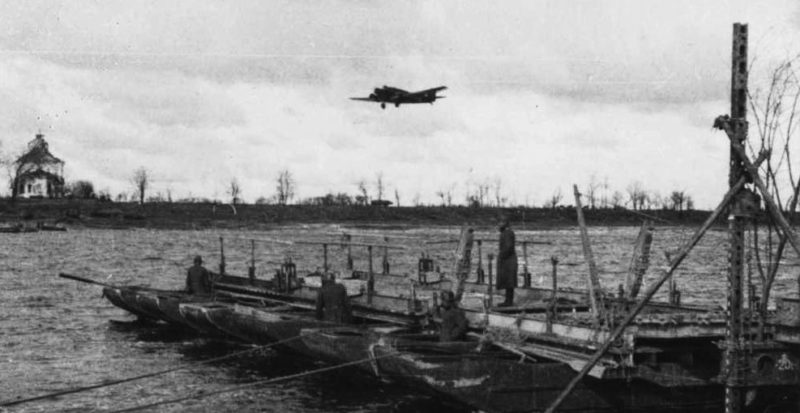 Немецкая переправа через Ловать в районе Рамушево. Май 1942 г.
