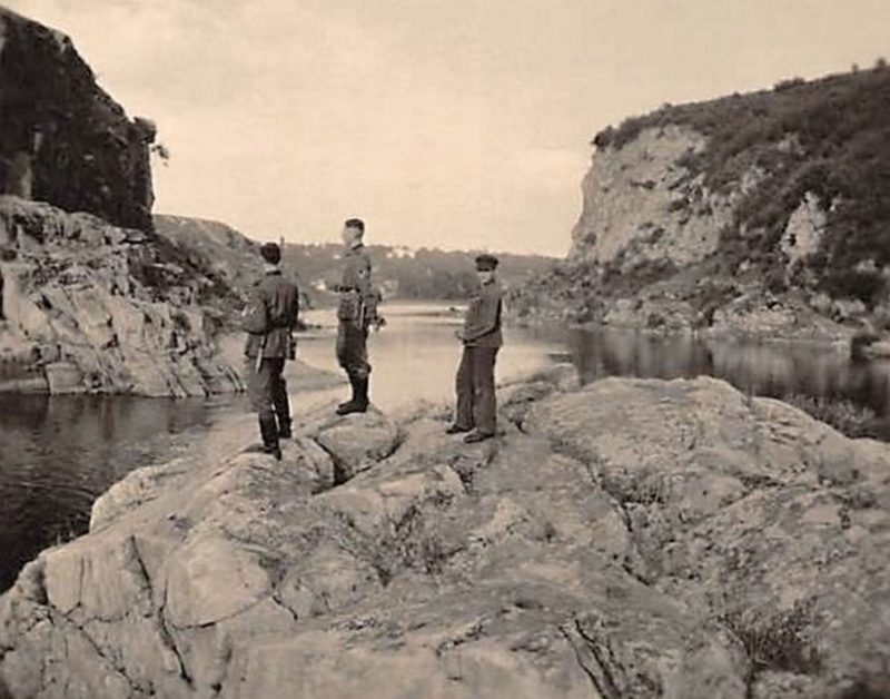 Немецкие солдаты на берегу Тетерева. 1942 г.
