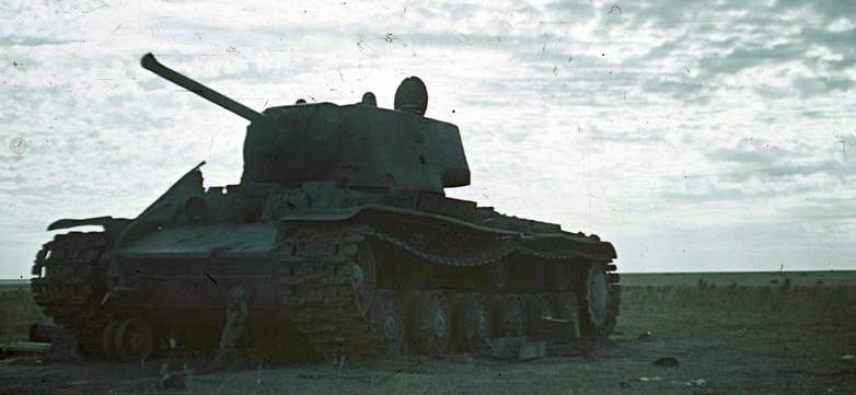 Подбитый танк Т-34. Август 1942 г.