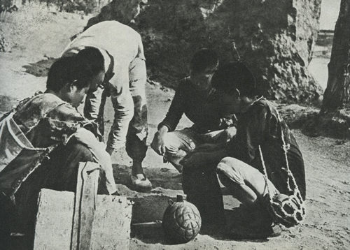 Китайские партизаны, закладывающие мины. 1943 г. 