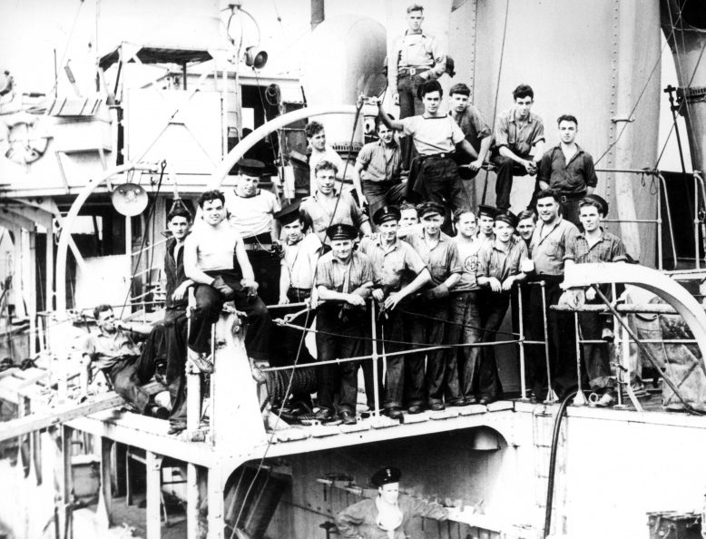 Экипаж канадского корвета «Матапедиа». 1944 г. 