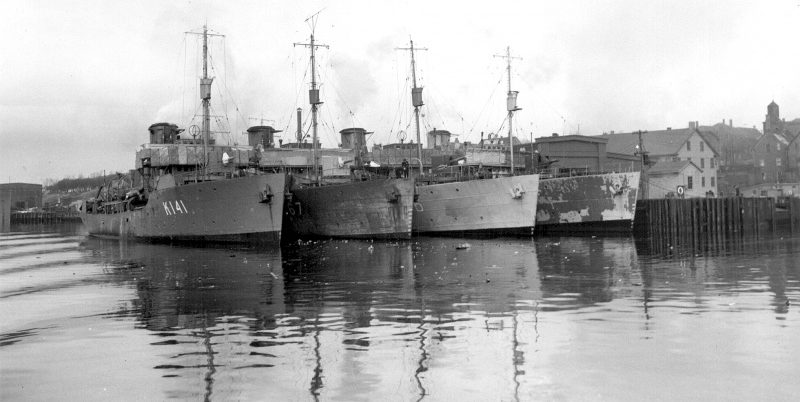 Канадские корветы в порту в 1942 г.