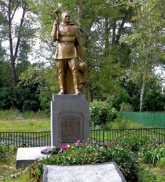  с. Дубовица Хомутовского р-на. Памятник, установленный на братской могиле, в которой захоронено 205 советских воинов, в т.ч. 168 неизвестных. 
