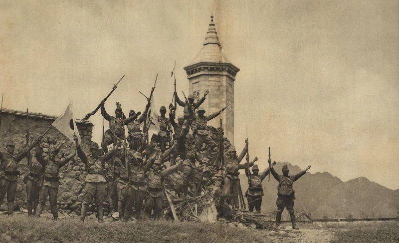 Японские солдаты в Нанькоу. Пекин, 1937 г.