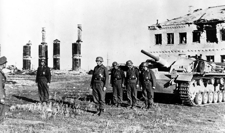 Награждение немецких артиллеристов. Сентябрь 1942 г.