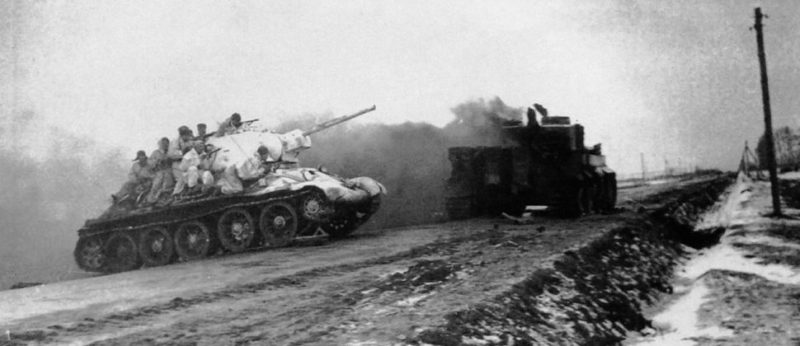 Советские танки в пригороде Житомира. Декабрь 1943 г.